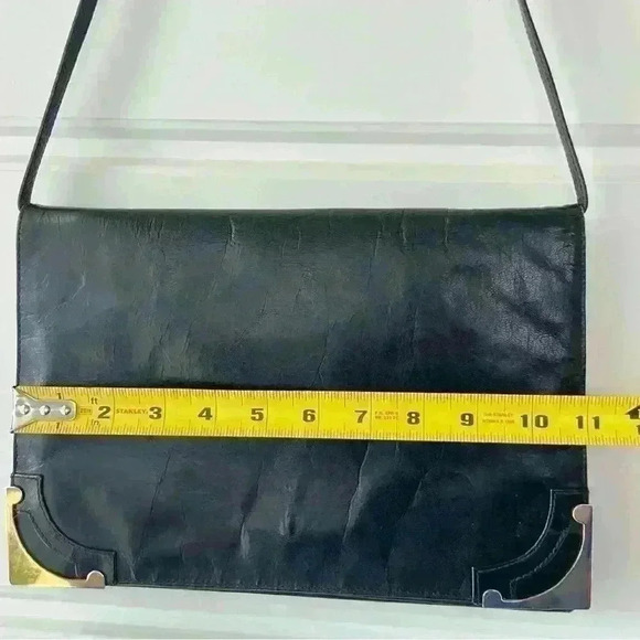 VINTAGE LEATHER SHOULDER BAG  GOLD HARDWARE - Picture 8 of 13